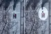 शाबाश : 9वीं मंजिल पर जलते फ्लैट से दो नौजवानों ने युवती को बचाया, देखें वीडियो