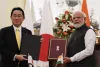 जापान के प्रधानमंत्री को नरेंद्र मोदी ने दिया चंदन से बना यह अनमोल तोहफा