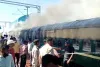 गुजरात : भीषण आग की चपेट में बोटाद-ध्रांगध्रा डेमू ट्रेन, एक साथ 3 डिब्बे जले