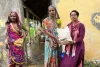 सूरत :  भरूच के तीन बाढ़ प्रभावित गांवों में अदाणी फाउंडेशन द्वारा राशन किट का वितरण
