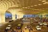 मुंबई : एयरपोर्ट पर 13.24 किलो सोना जब्त, सात गिरफ्तार
