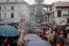 काठमांडू : नेपाल में सावन के पहले सोमवार को पशुपतिनाथ मंदिर में आस्था का सैलाब