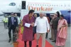 गरबा और ढोल के नाद के साथ भूटान नरेश और प्रधानमंत्री का अहमदाबाद हवाई अड्डे पर गर्मजोशी से स्वागत