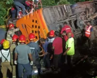 नवी मुंबई में सड़क हादसा, टक्कर के बाद बस खाई में गिरी, पांच की मौत, 42 घायल
