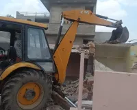जयपुर : पेपर लीक मामला: फरार सरगना विवेक भांभू के घर के अवैध निर्माण पर प्रशासन ने चलाया बुलडोजर