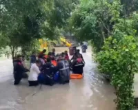 सूरत : भारी बारिश के कारण छात्रावास में घुसा पानी, दमकल ने 45 लोगों को बचाया