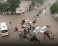 वडोदरा :  आठ इंच बारिश, 100 से अधिक घरों में पानी घुसा