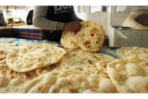 पाकिस्तान के पंजाब प्रांत में एक रोटी की सरकारी कीमत 14 रुपये