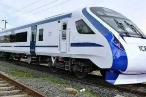 बड़े हादसे का शिकार होने से बची वंदे भारत ट्रेन, वेल्डिंग बेल्ट ट्रेन से टकराने के बाद हुआ धमाका