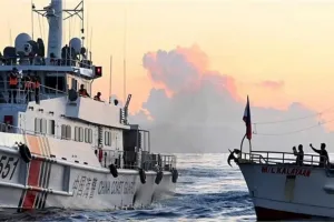 दक्षिण चीन सागर में चीन और फिलीपीन के नौसैनिक जहाज टकराए, दोनों देशों के बीच बढ़ा तनाव