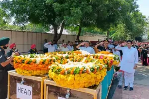 जयपुर : डोडा में शहीद झुंझुनूं जिले के दाे जवानों के पार्थिव शरीर के साथ निकाली गई तिरंगा यात्रा