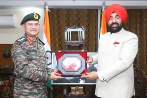 देहरादून : सीडीएस जनरल अनिल चौहान और नवनियुक्त थल सेना प्रमुख ने राज्यपाल से की शिष्टाचार भेंट