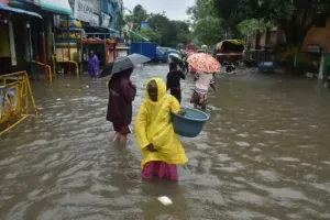 चेन्नई : चक्रवाती तूफान फेंजल तमिलनाडु-पुडुचेरी के तटों के करीब पहुंचा